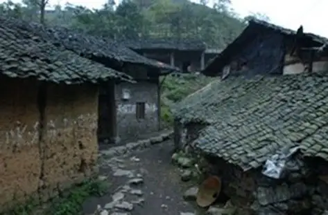 崖缝村